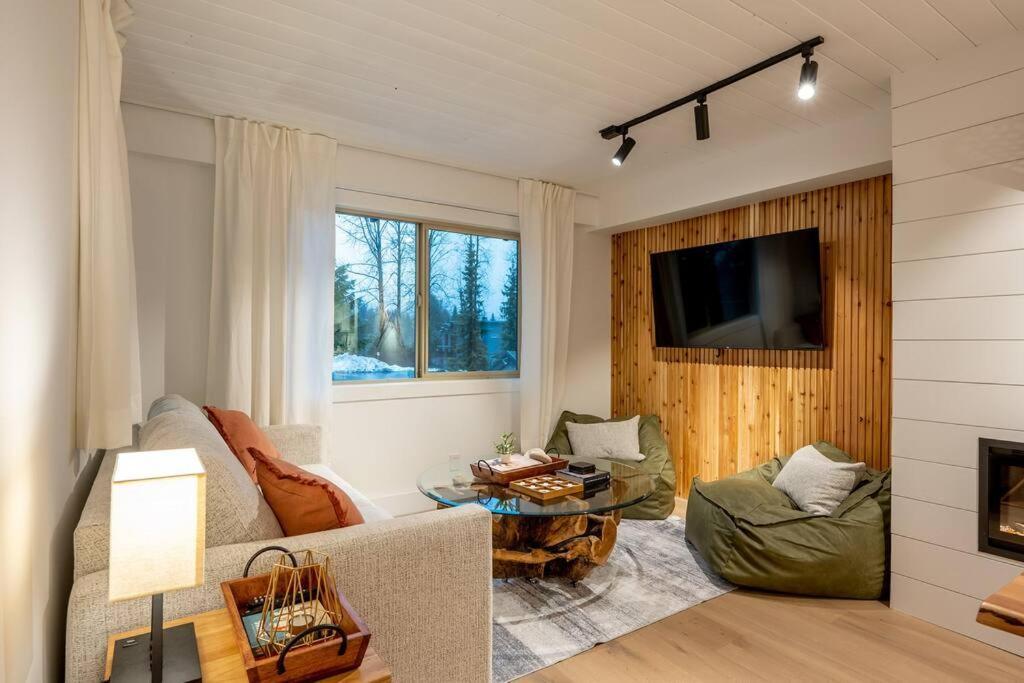 Powder & Pines Luxury Suite Уислър Екстериор снимка